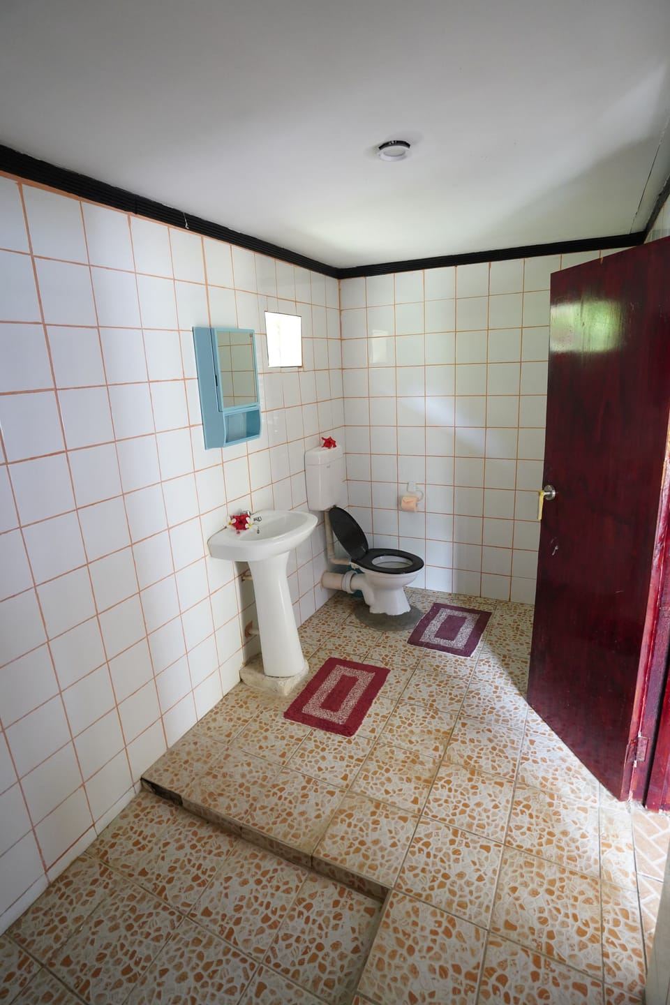 Basic Triple Room, Balcony, Ocean View | Bathroom | Shower, towels, soap, shampoo