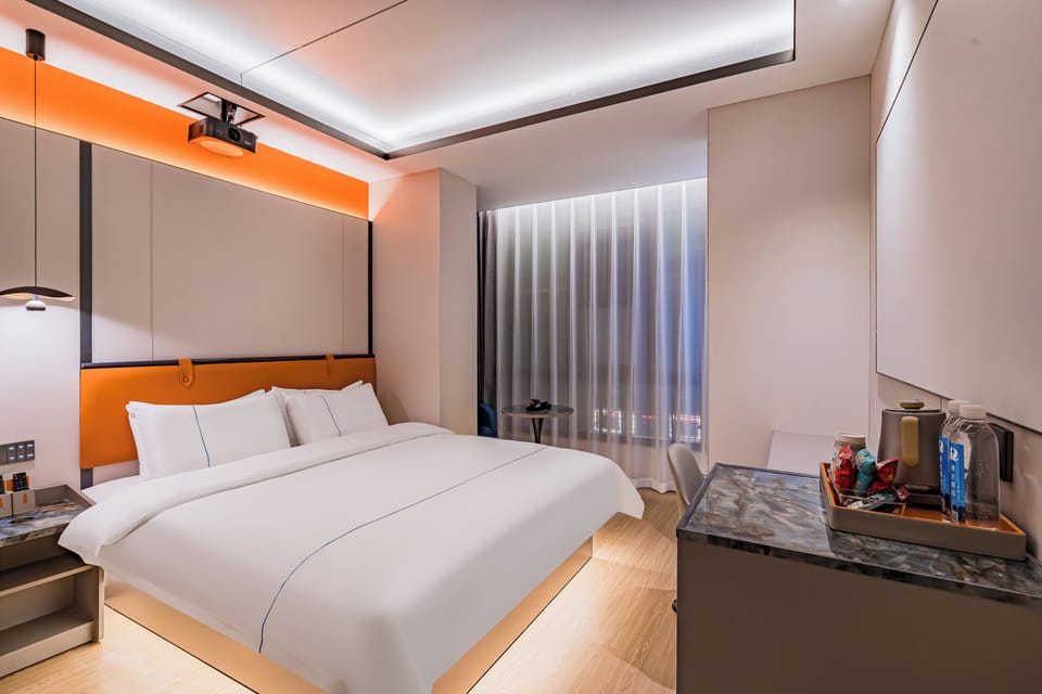 Elite Room | Desk, blackout drapes, iron/ironing board, WiFi (free)