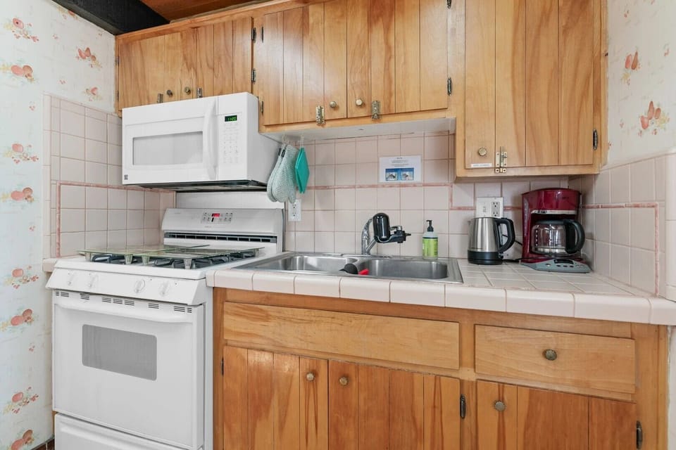 Full kitchen