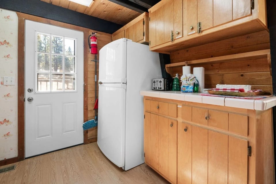 Full kitchen