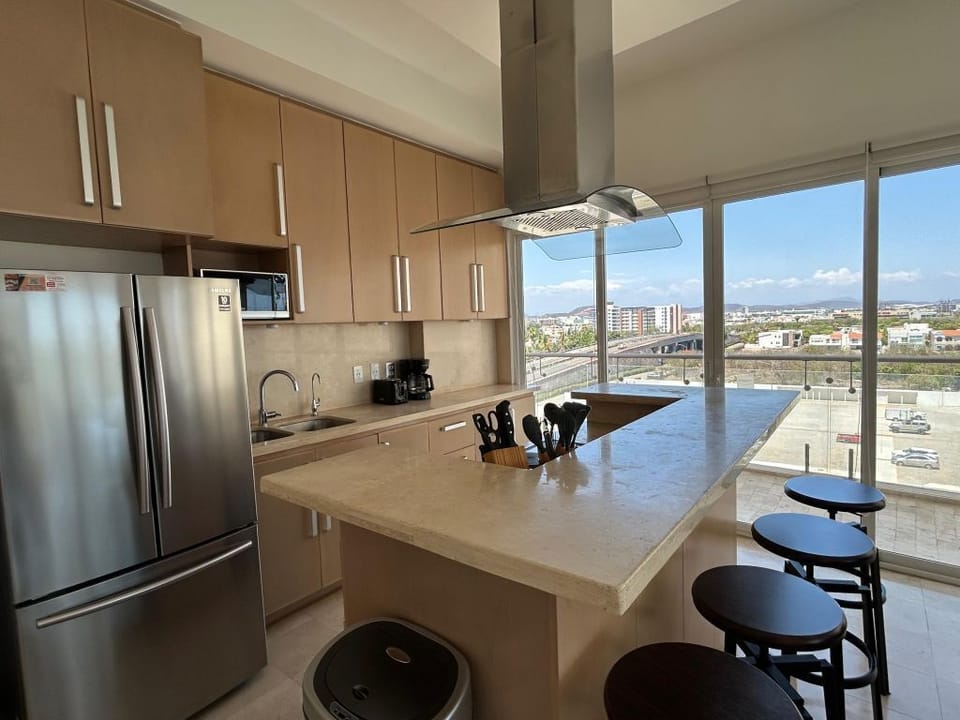 Spacious 3BR Marina Condo with Pool (2148)