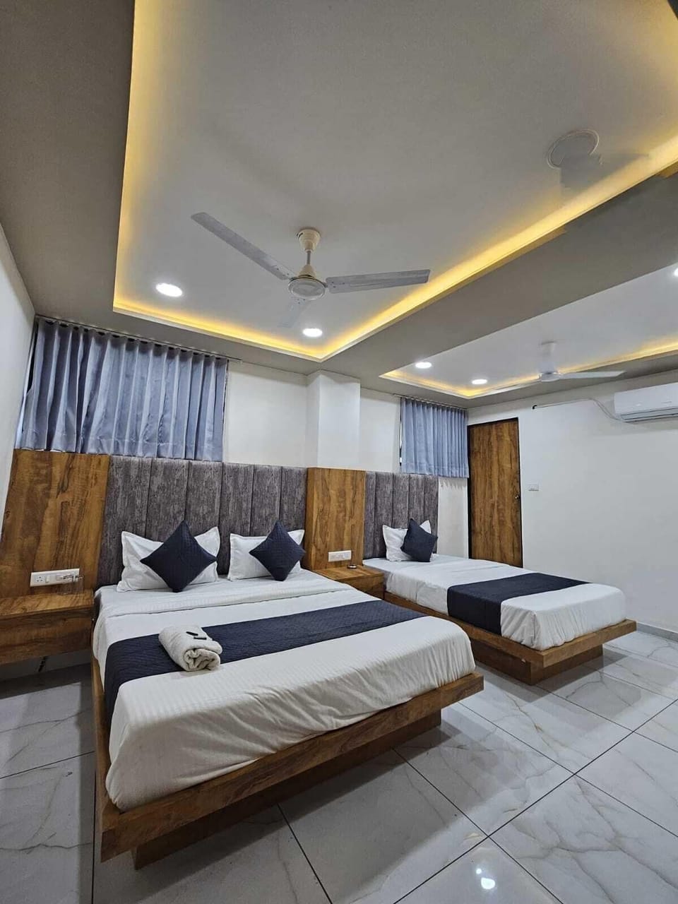 Superior Triple Room | Laptop workspace, free WiFi, bed sheets