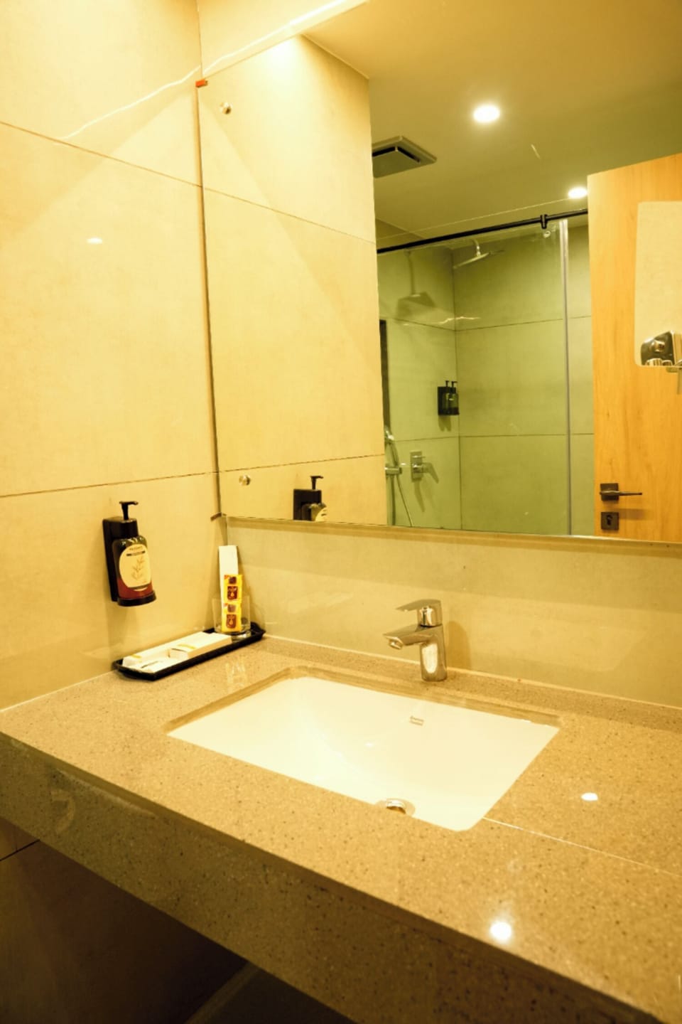 Economy Room | Bathroom | Shower, free toiletries, towels, soap