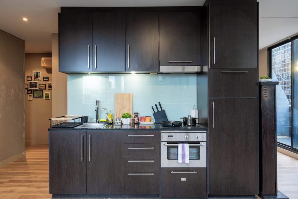 Fully equipped kitchen with kettle and toaster 
