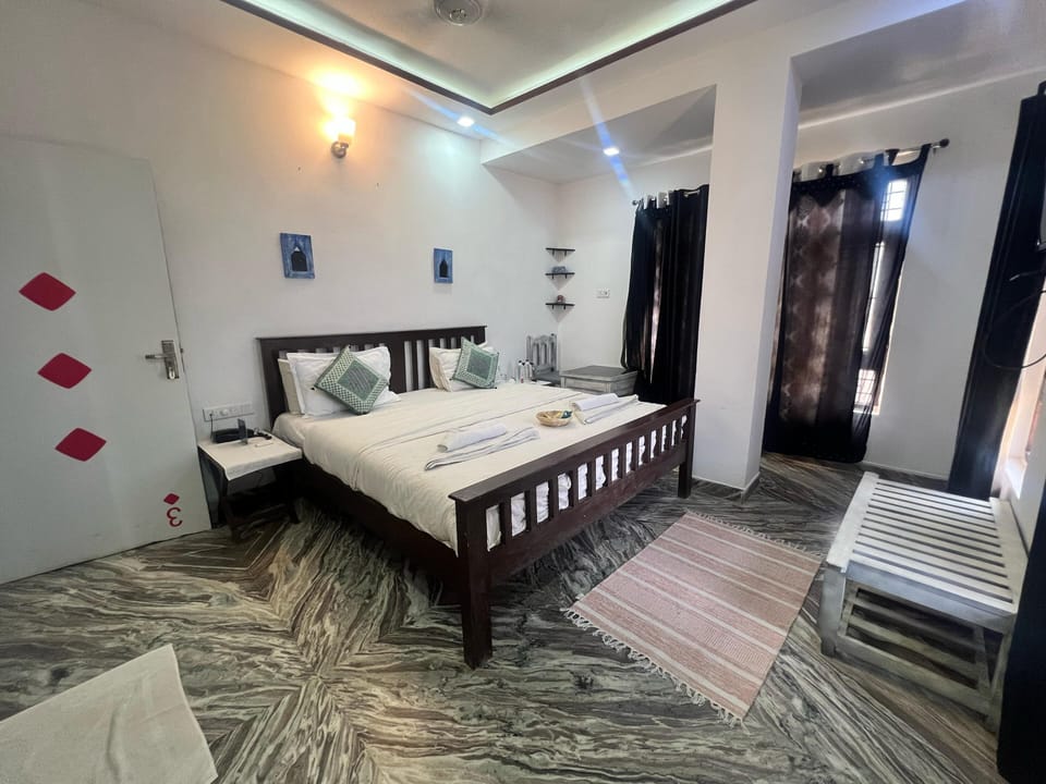 Deluxe Double Room, City View | Desk, iron/ironing board