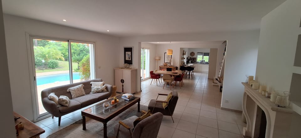 Comfort Villa | Living area | Flat-screen TV