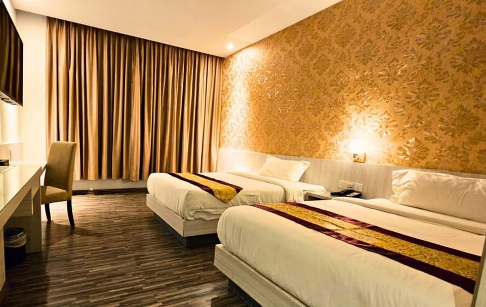 Deluxe Twin Room, City View | Desk, laptop workspace, soundproofing, WiFi (free)