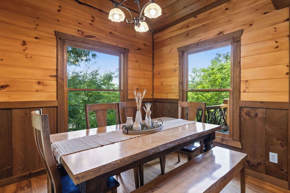 Savor every bite — and the view. The perfect spot for breakfast, dinner, or late-night snacks with nature as your backdrop.

