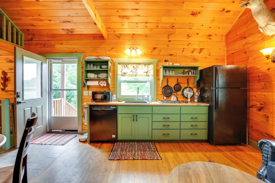 Kitchenette | Stove | Microwave | Main Level