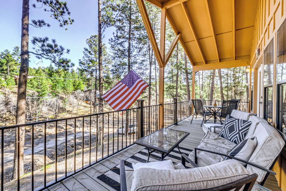 Furnished Deck