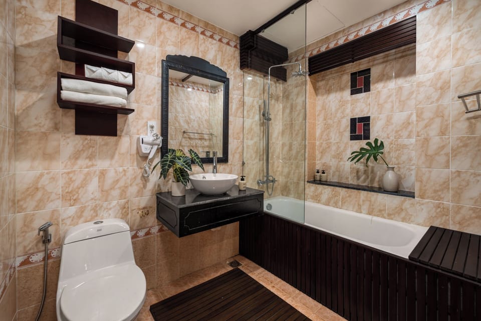 Shower, rainfall showerhead, free toiletries, hair dryer