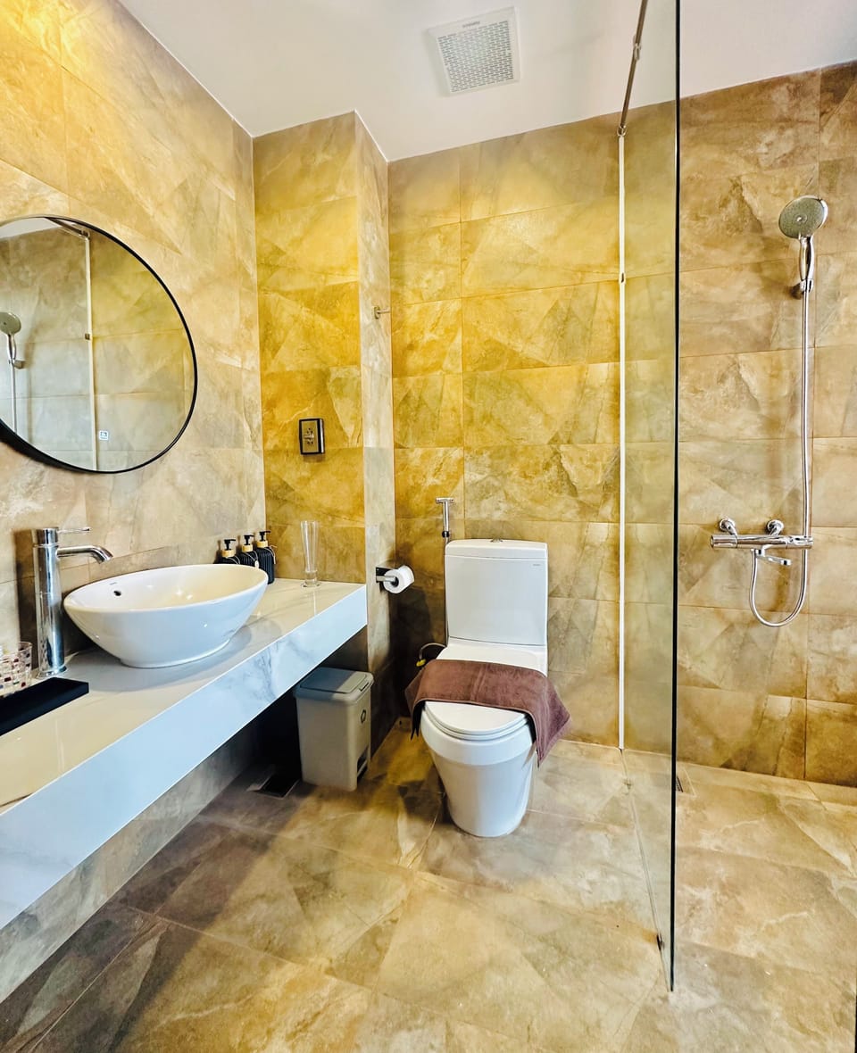 Junior Room, 1 Queen Bed, Sea View | Bathroom | Shower, rainfall showerhead, designer toiletries, hair dryer
