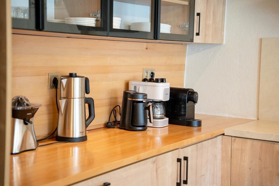 Oven, stovetop, espresso maker, coffee/tea maker