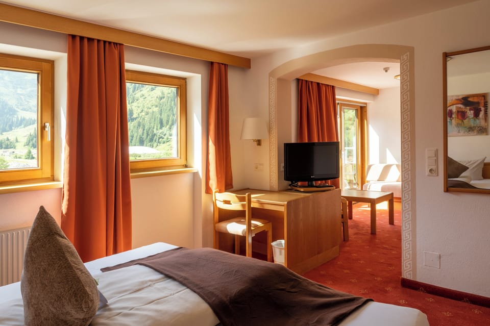 Grand Double Room, Mountain View | Free WiFi