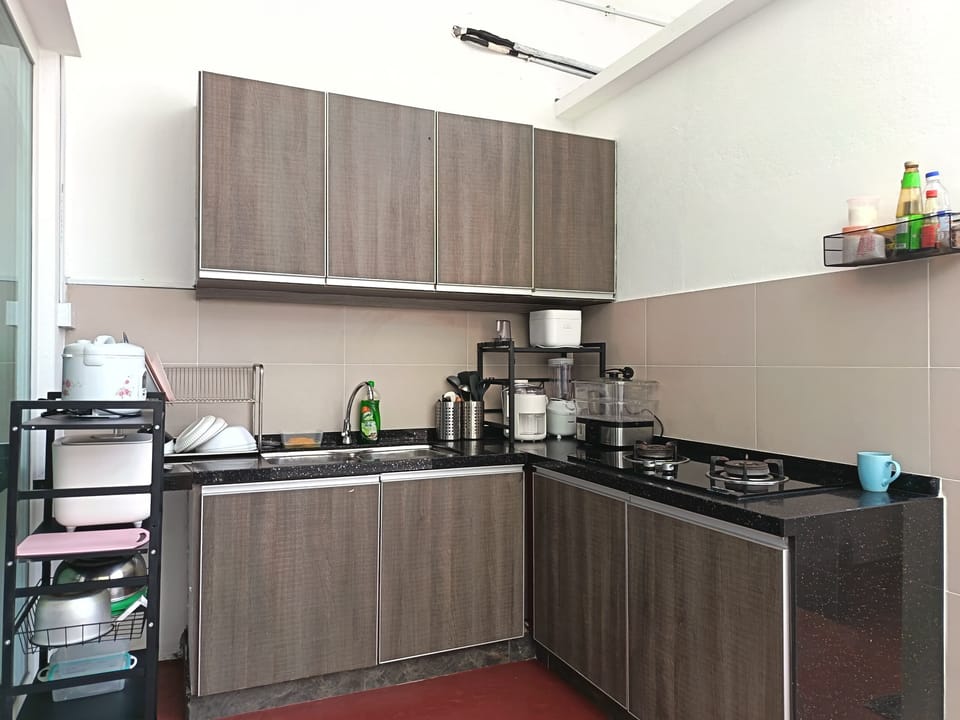 Fridge, microwave, oven, cookware/dishes/utensils