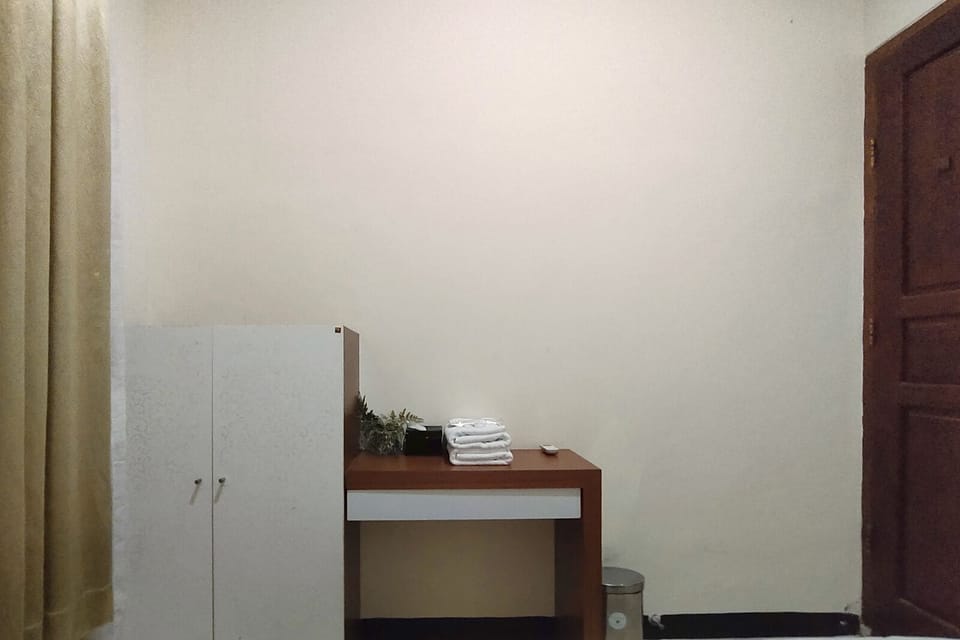 WiFi (free), bed sheets