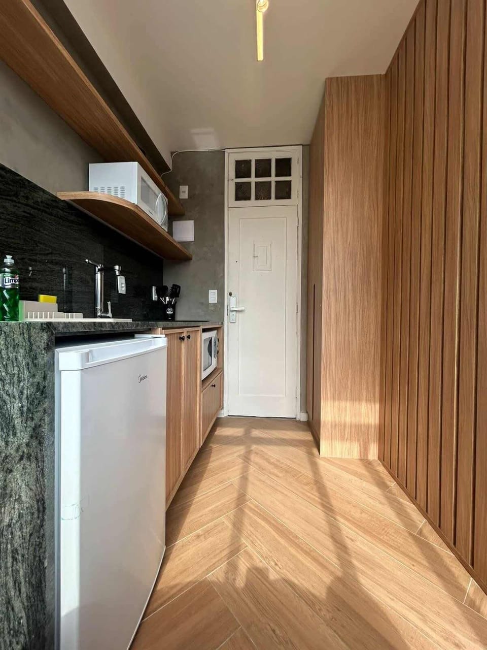 The apartment entry has LED accent lighting. Smartlock on entry door for easy, self check-in.