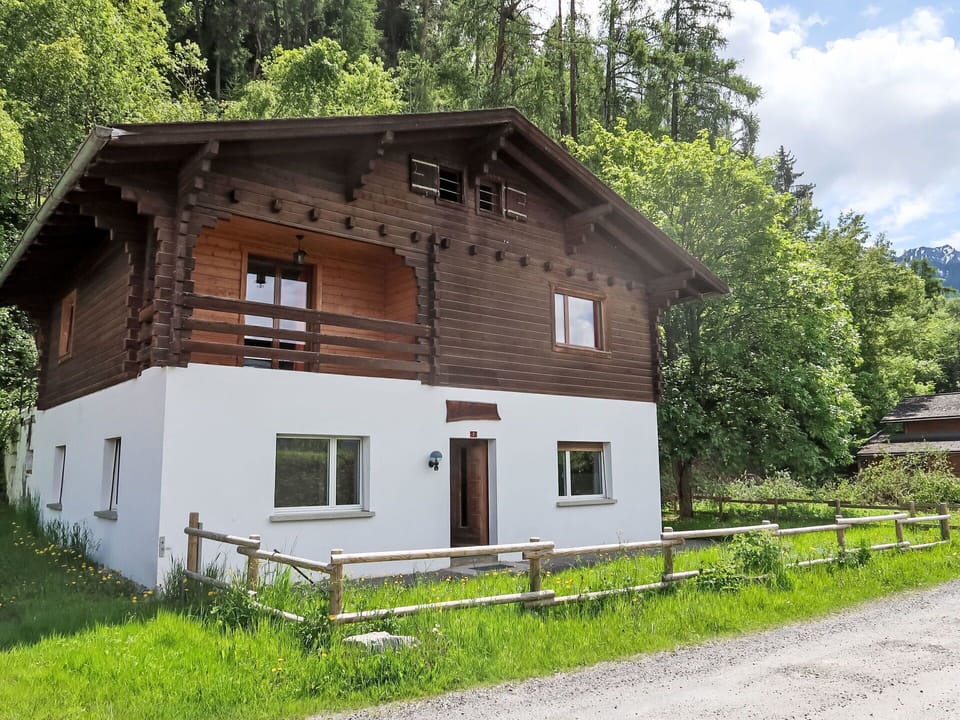Building, Wood, House, Roof, Cottage, Home, Rural Area, Human Settlement, Door, Siding