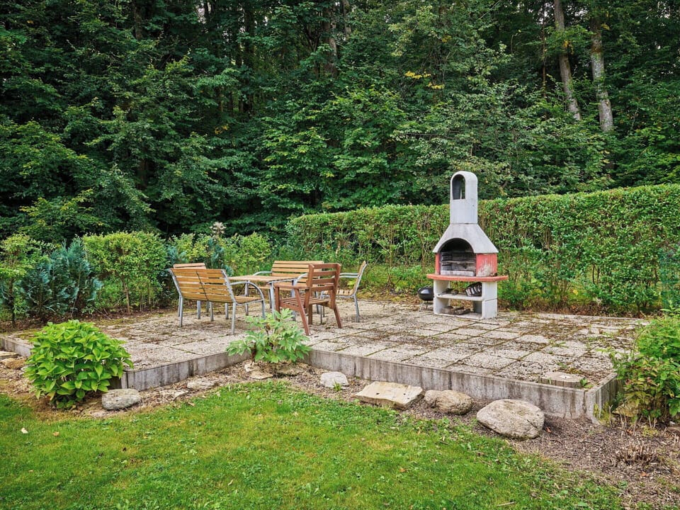 Garden, Shrub, Brick, Groundcover, Outdoor Furniture, Lawn, Backyard, Landscaping, Flagstone
