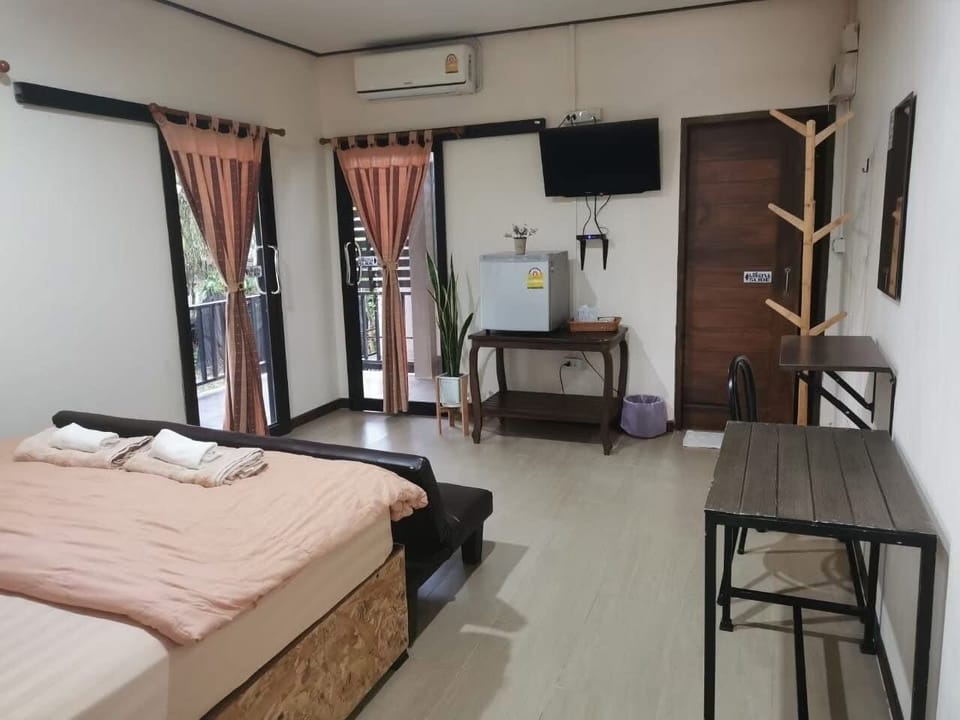 Standard Room, Balcony | Desk, rollaway beds, free WiFi, bed sheets
