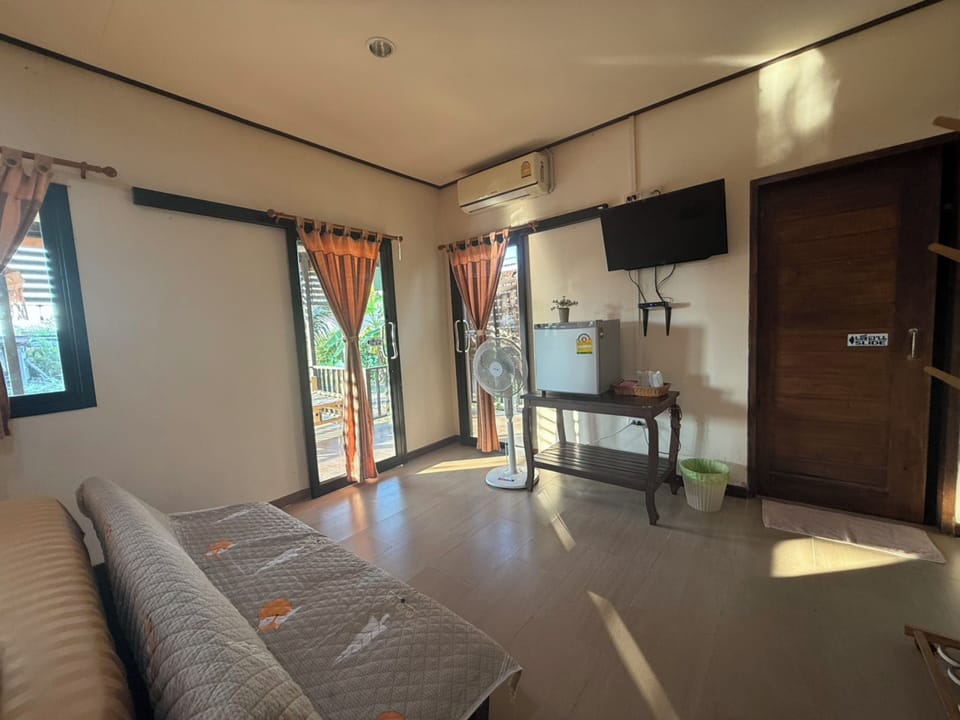 Standard Room, Balcony | Desk, rollaway beds, free WiFi, bed sheets