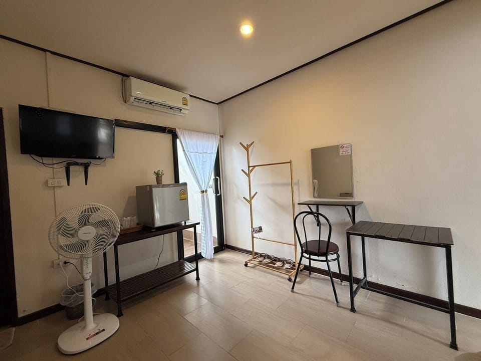 Standard Double Room | Desk, rollaway beds, free WiFi, bed sheets