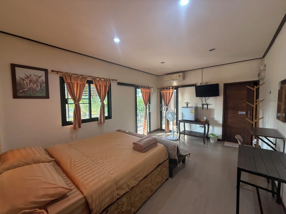 Standard Room, Balcony | Desk, rollaway beds, free WiFi, bed sheets