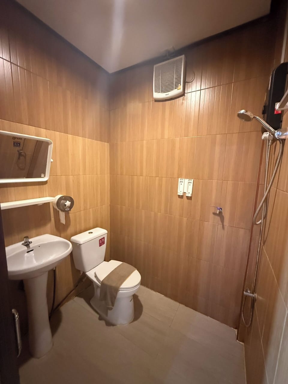 Standard Room, Balcony | Bathroom | Shower, free toiletries, towels