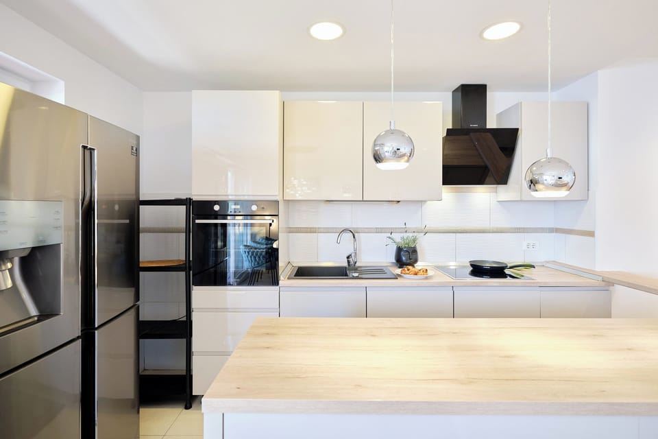 Apartment (3 Bedrooms) | Private kitchen | Oven, stovetop, dishwasher, cookware/dishes/utensils