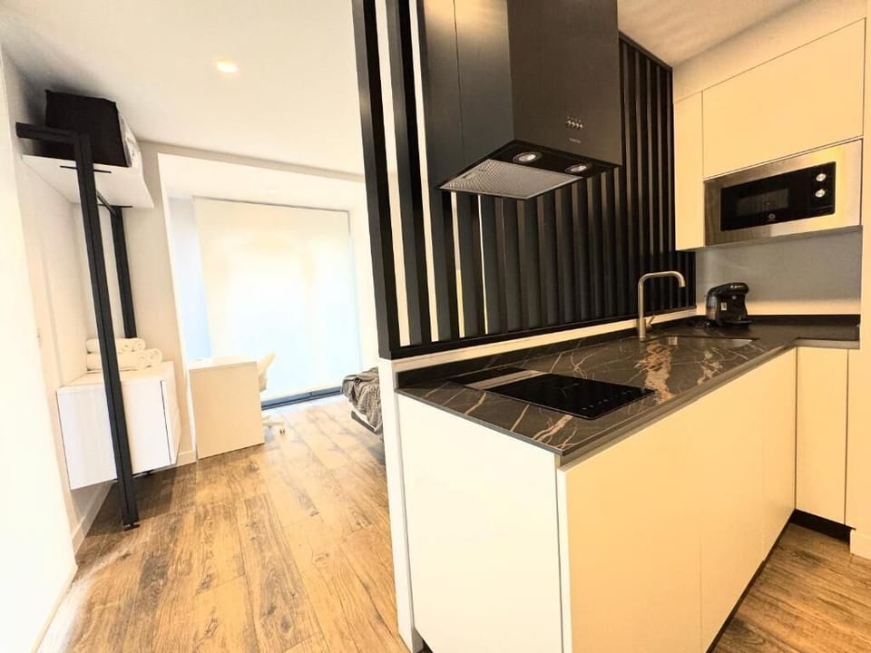 Superior Studio | Private kitchen | Mini-fridge, microwave, stovetop, coffee/tea maker