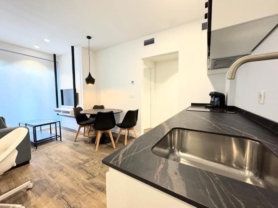 Deluxe Apartment, Balcony, City View | Private kitchen | Mini-fridge, microwave, stovetop, coffee/tea maker