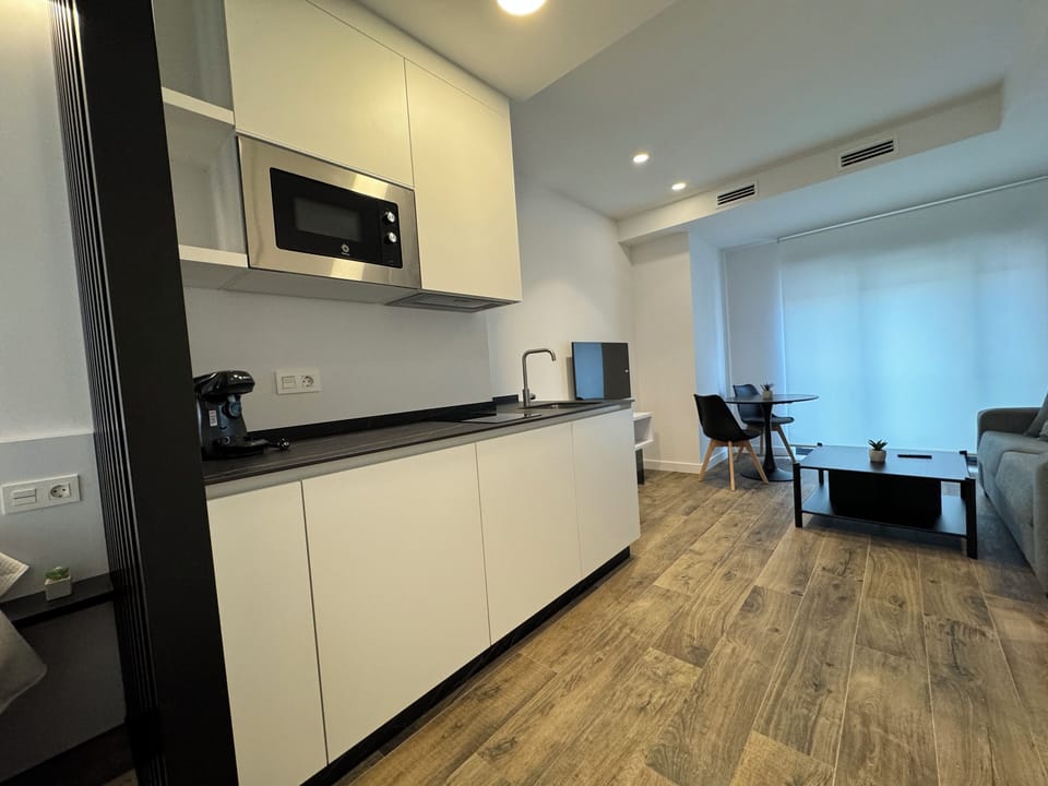 Superior Studio | Private kitchen | Mini-fridge, microwave, stovetop, coffee/tea maker