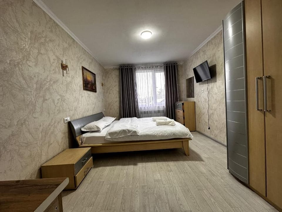 Luxury Double Room | Laptop workspace, free WiFi