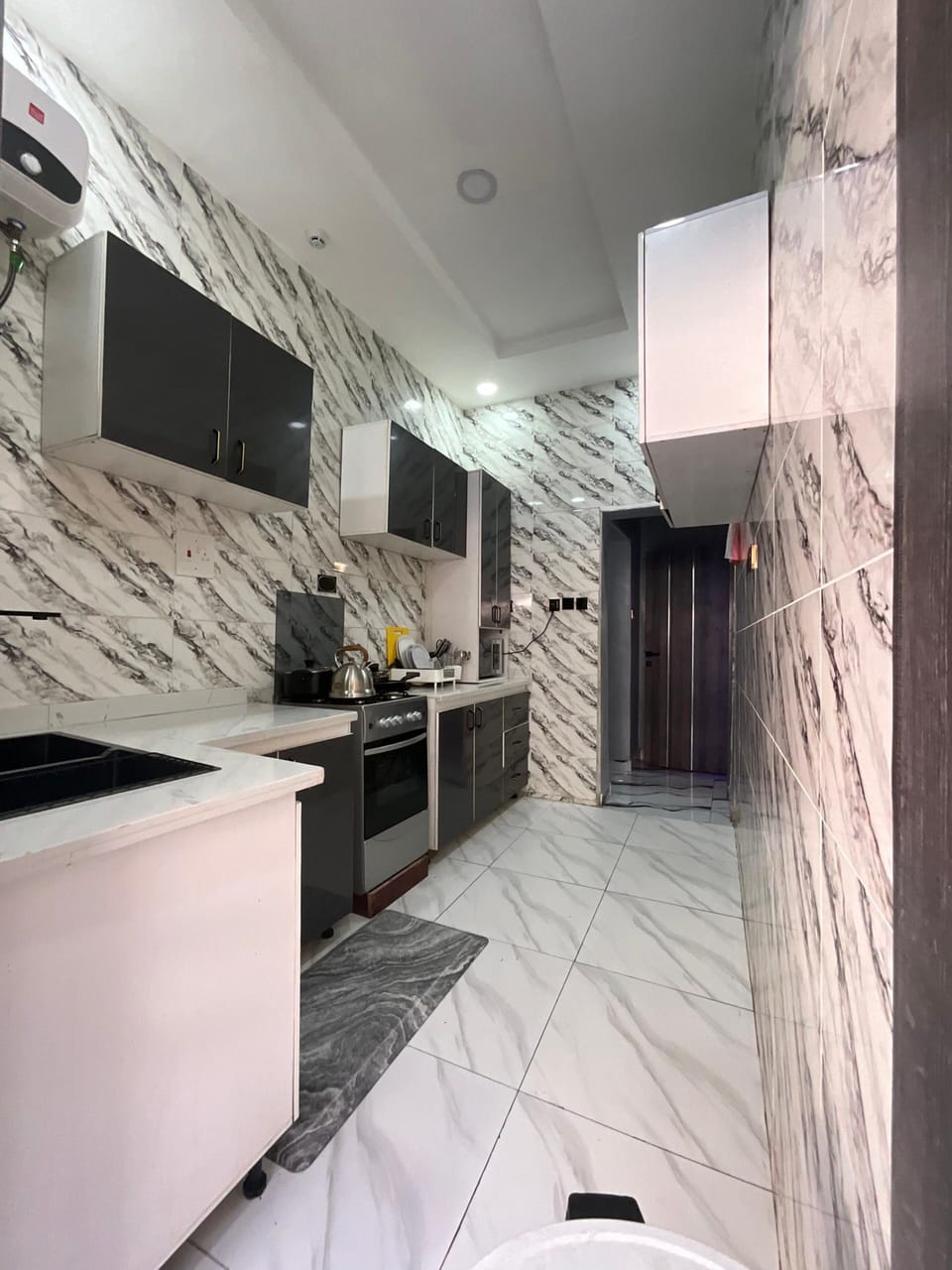 Executive Apartment | Private kitchen | Full-size fridge, microwave, cookware/dishes/utensils