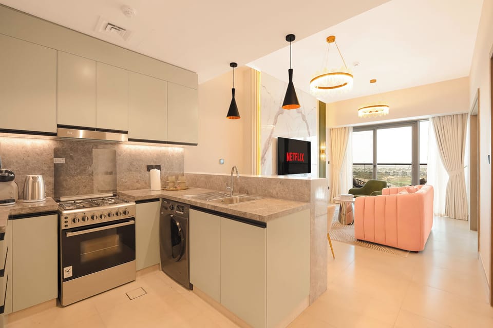 Deluxe Apartment, 1 Bedroom | Private kitchen | Fridge, microwave, oven, stovetop