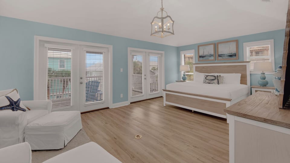 Just Add Salt - 3rd floor: Master King Bedroom