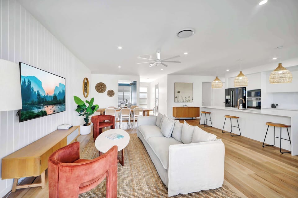 20 Fraser, cozy lounge