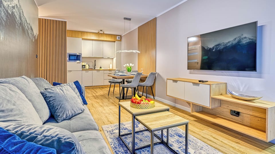 Apartment (3) | Living area | Flat-screen TV