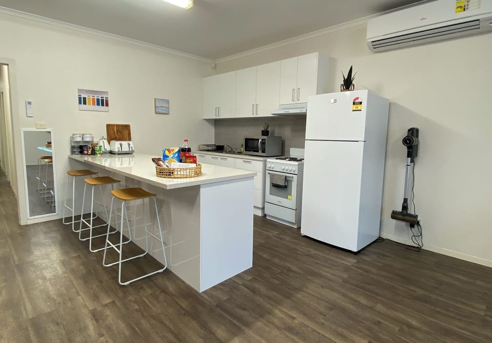 Roantree house full kitchen