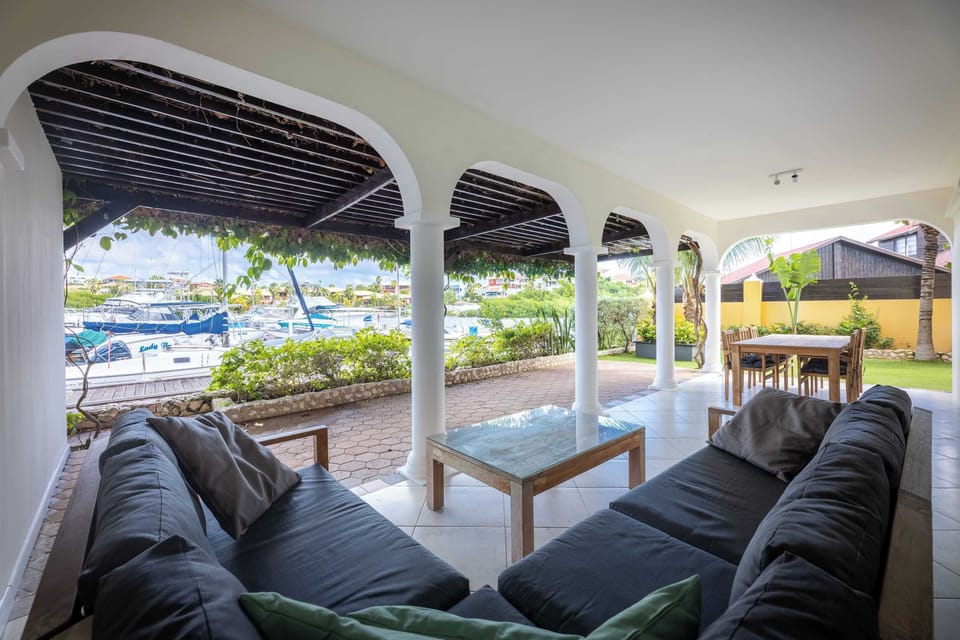 Terrace Lounge East Side