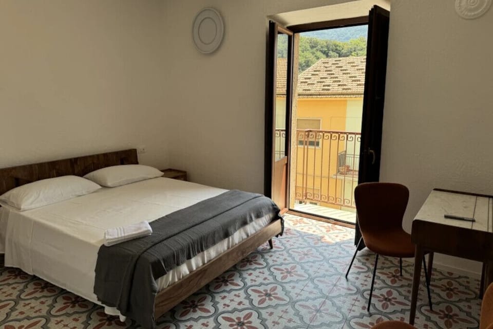 Superior Double Room | Desk, bed sheets