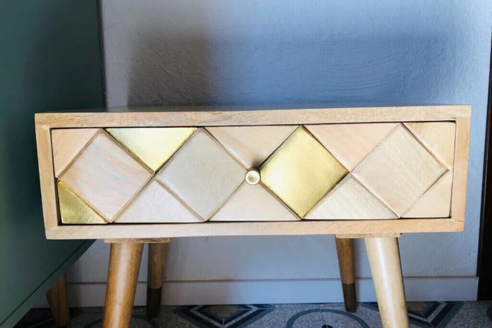 Desk, bed sheets