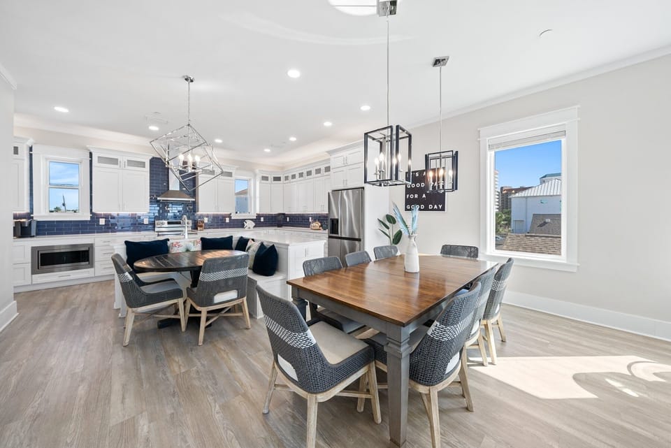 House, 5 Bedrooms | Dining