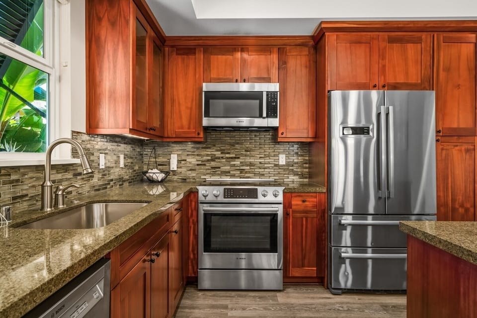Condo, 3 Bedrooms | Private kitchen | Fridge, oven, coffee/tea maker, toaster