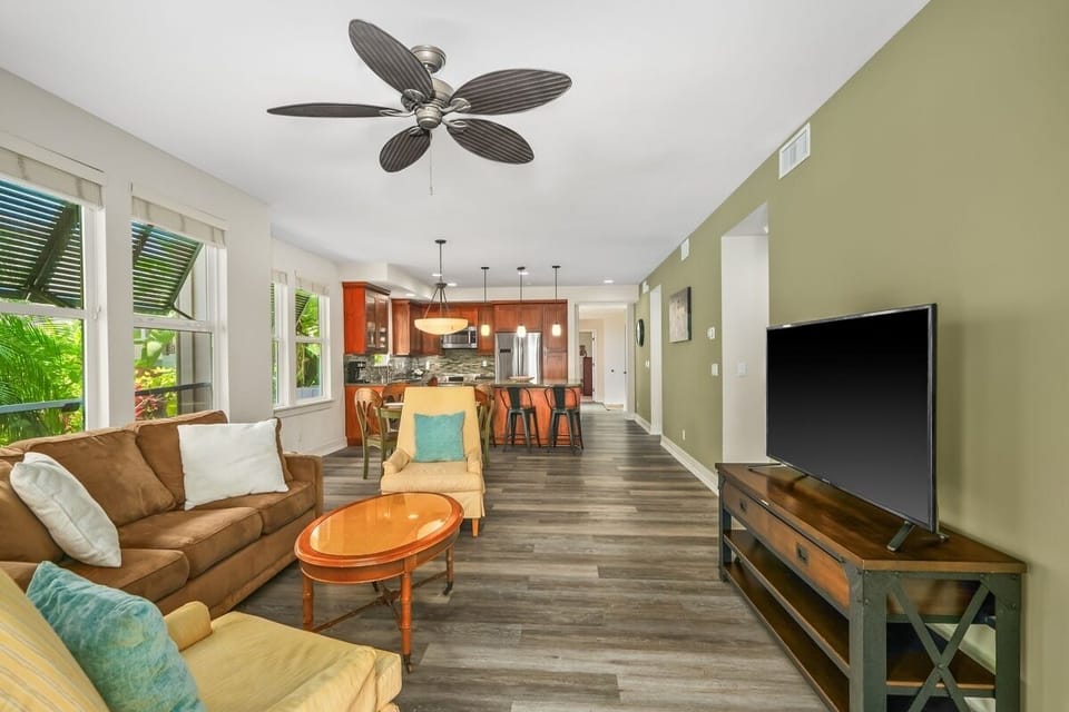 Condo, 3 Bedrooms | Living area