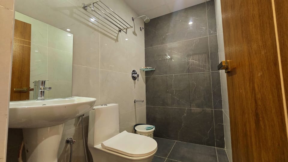Shower, towels, soap, shampoo
