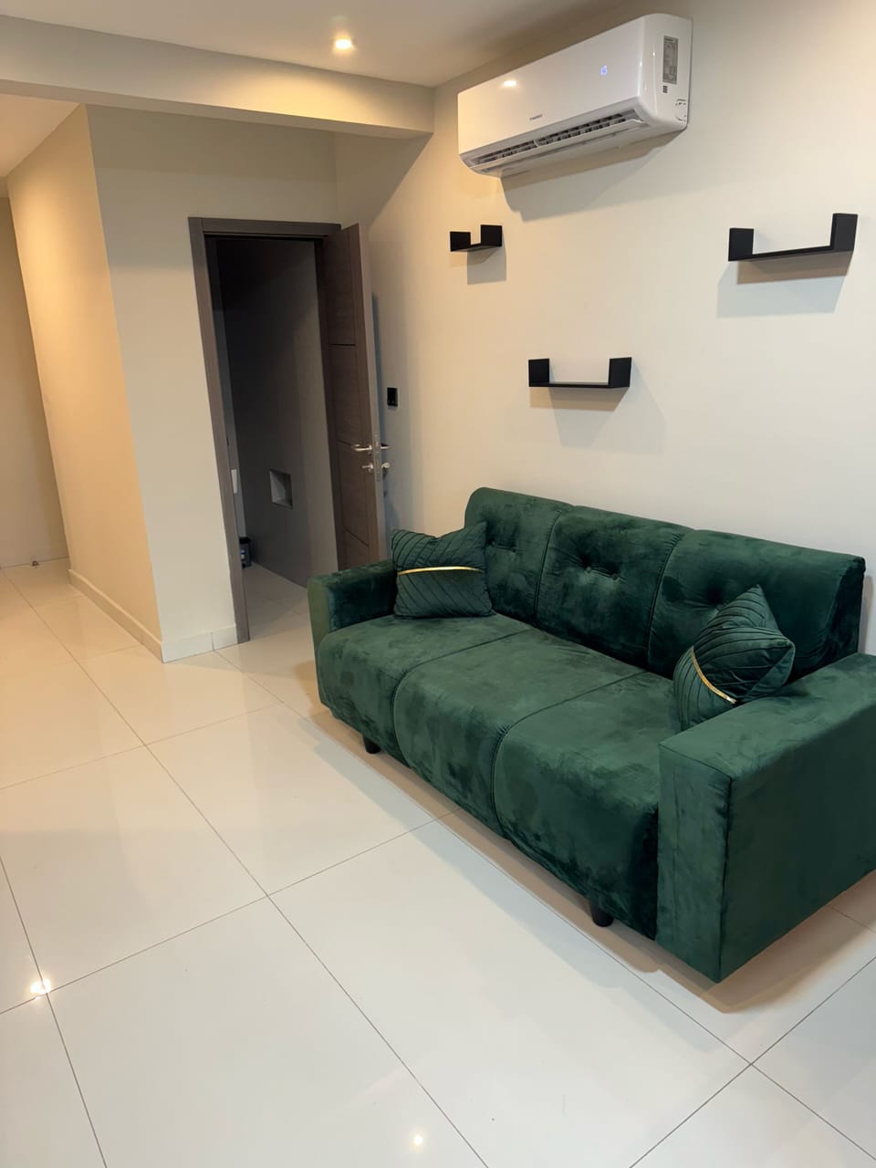 Deluxe Apartment, Air conditioning, Mountain View | Living area | 55-inch Smart TV with digital channels, Netflix, streaming services