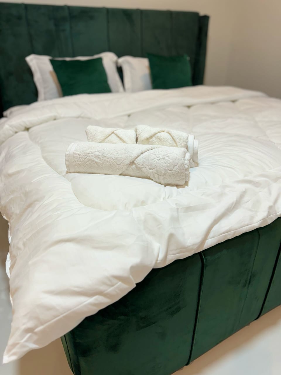 Deluxe Apartment, Air conditioning, Mountain View | Premium bedding, pillowtop beds, blackout drapes, soundproofing