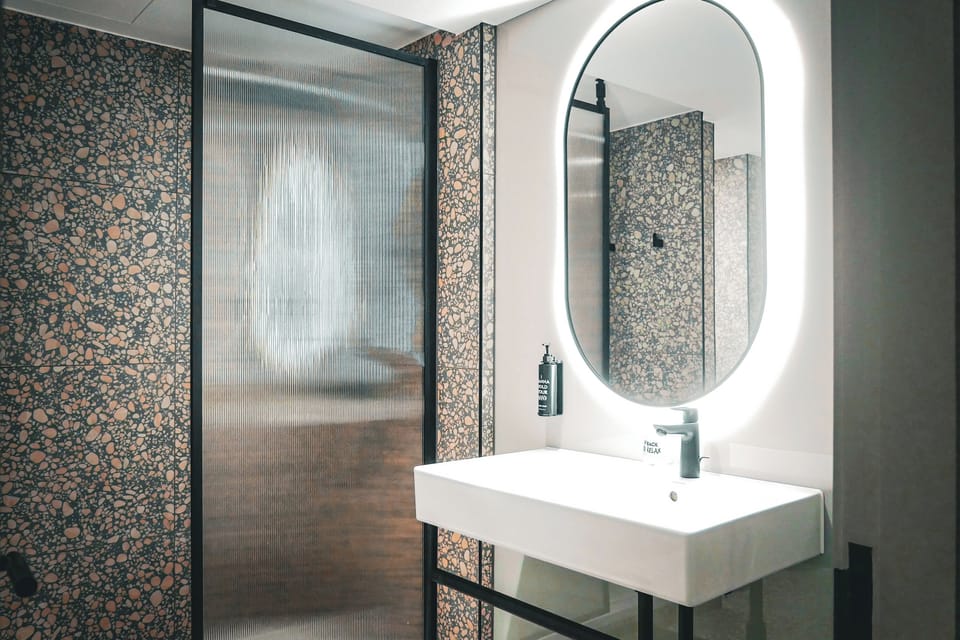 Eco-friendly toiletries, hair dryer