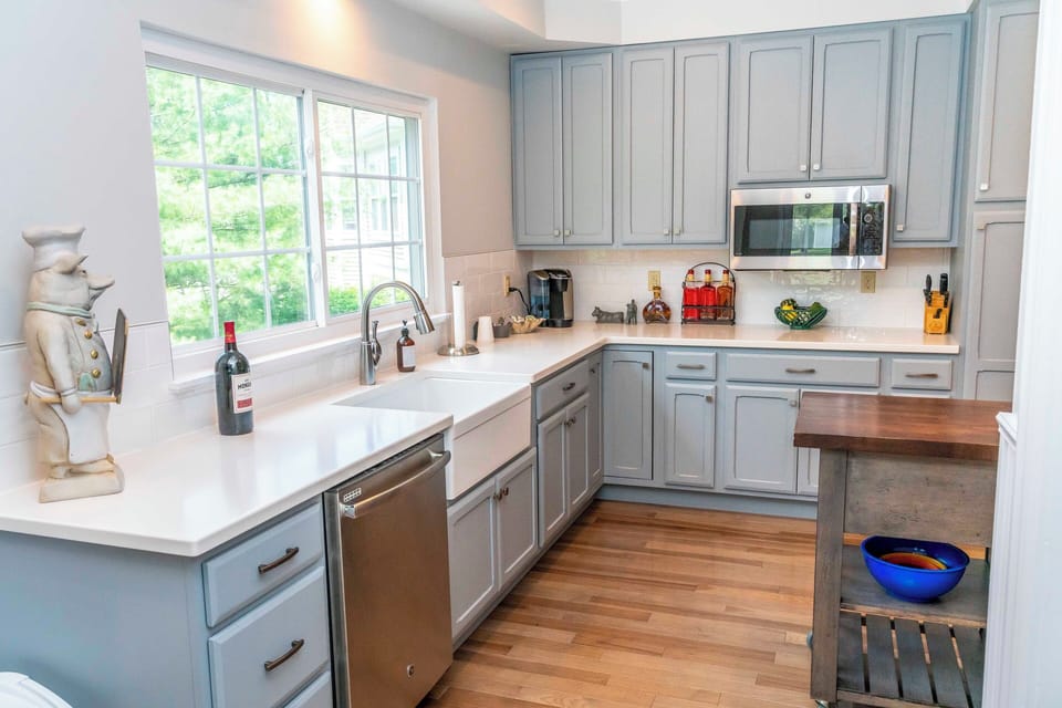 Family House | Private kitchen | Mini-fridge, microwave